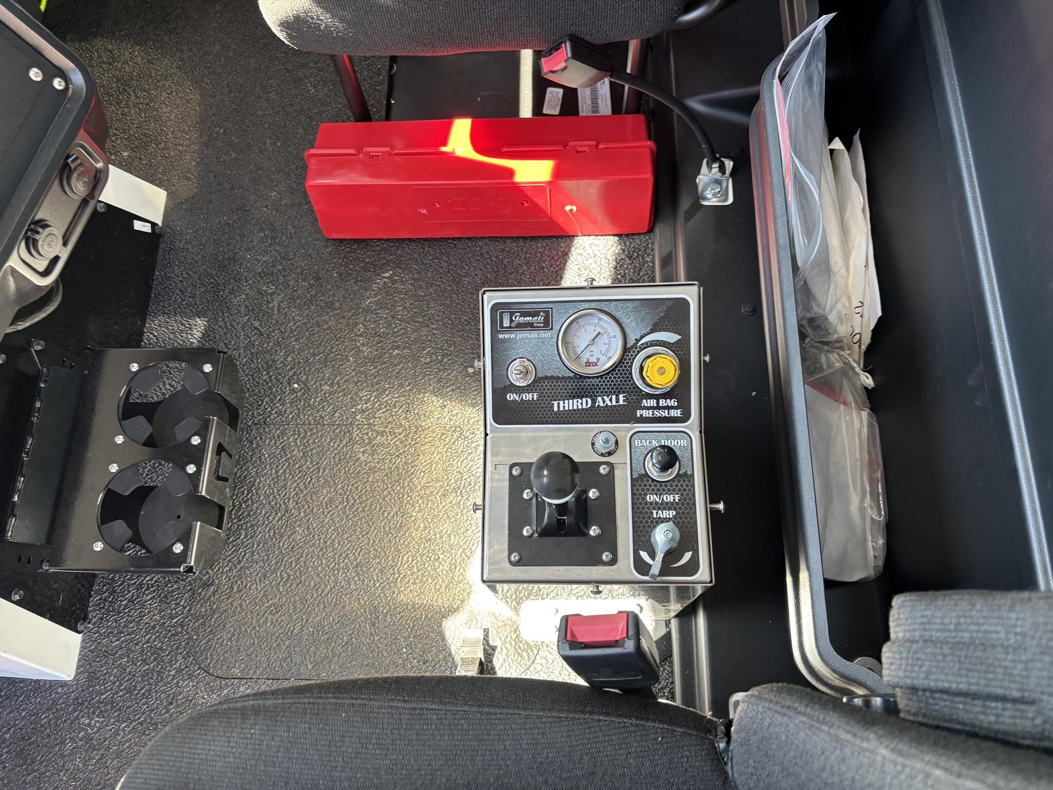 2024 Autocar DC64