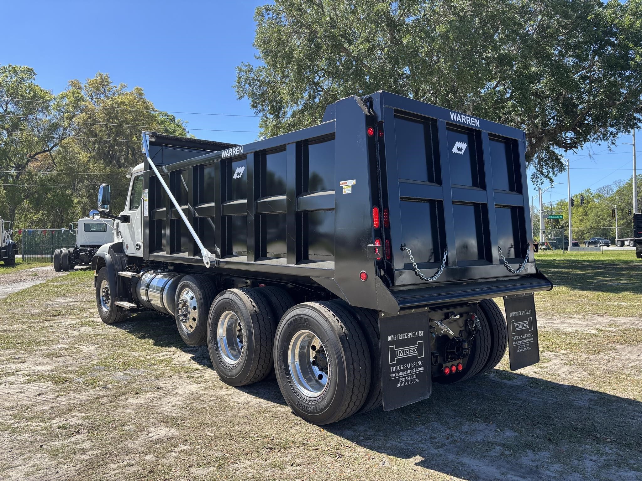 2024 Autocar DC64