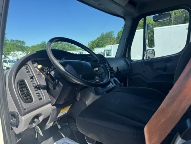 2022 Freightliner BUSINESS CLASS M2 106