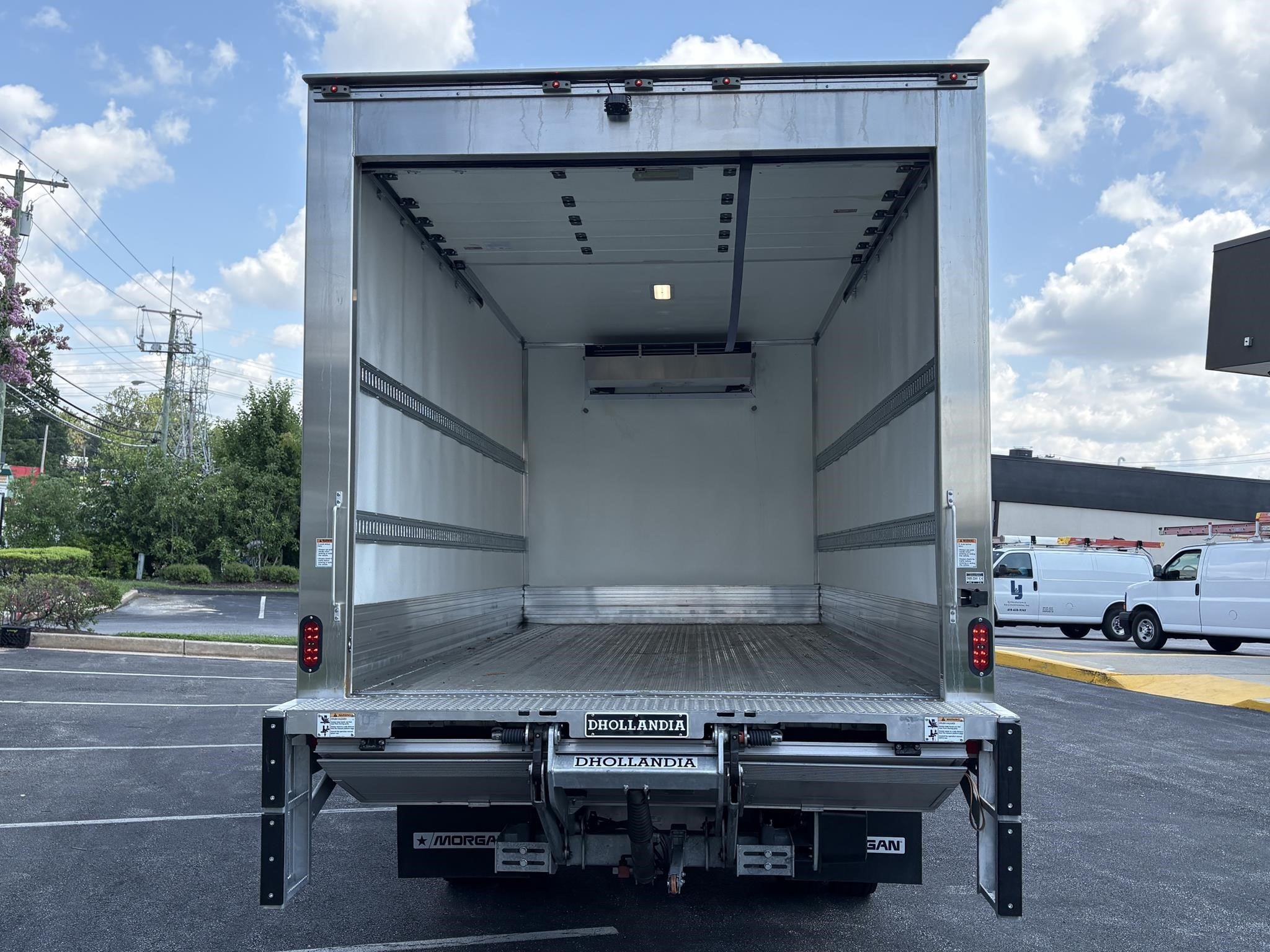 2024 Isuzu nrr