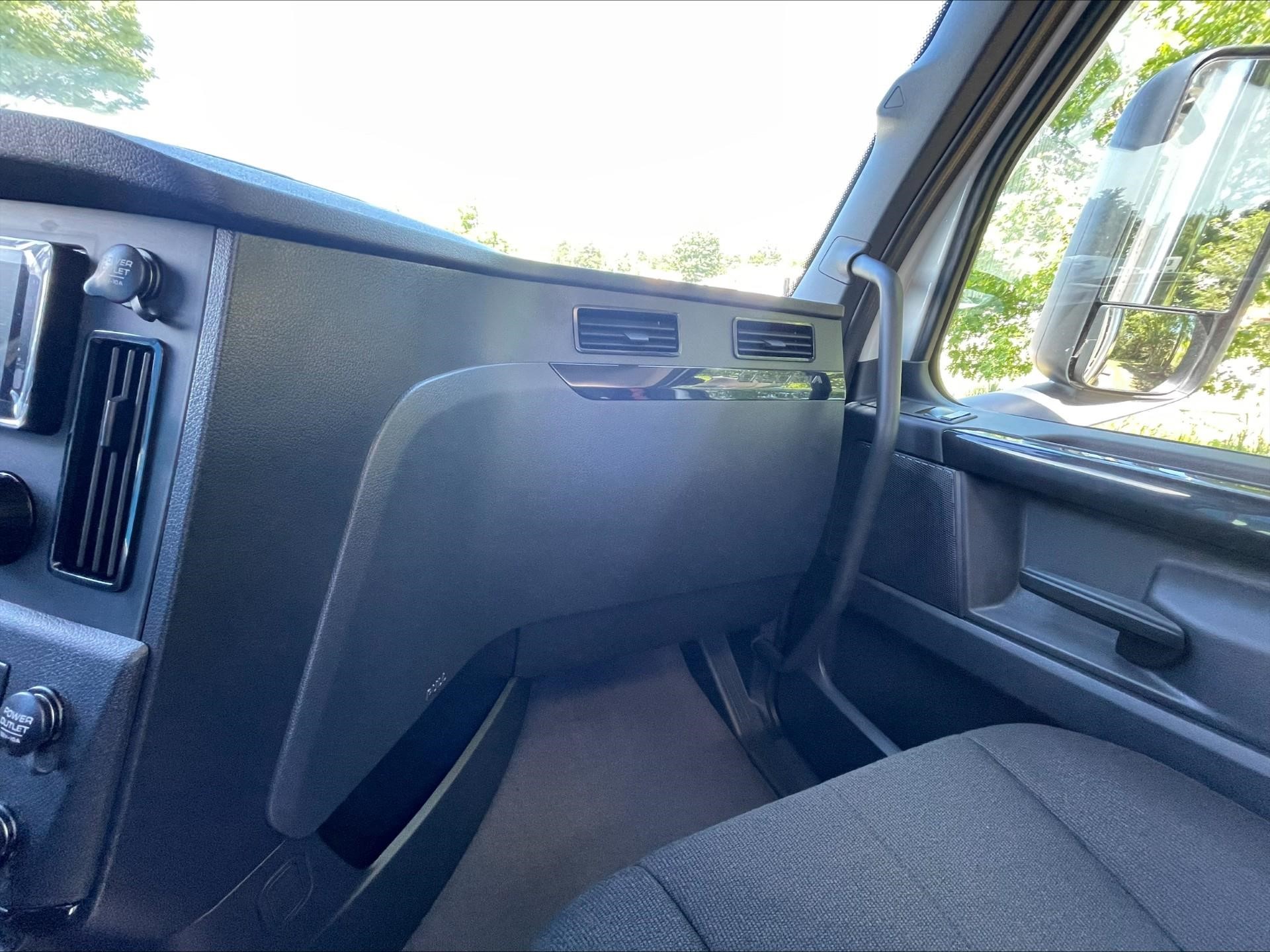 2027 Freightliner CASCADIA 126
