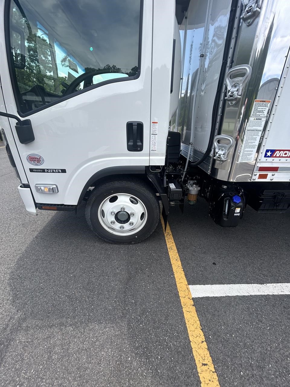 2026 Isuzu nrr