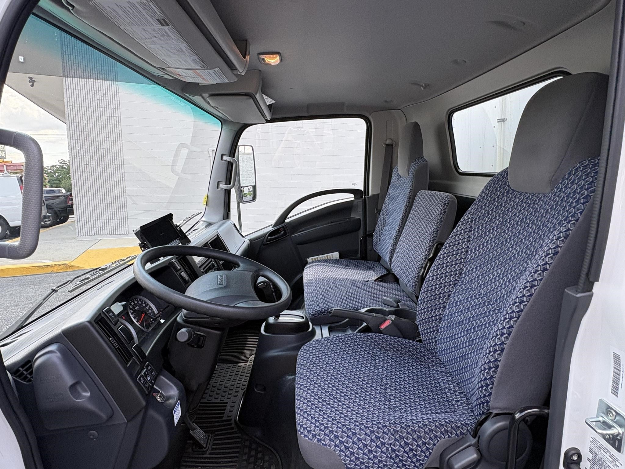2024 Isuzu nrr