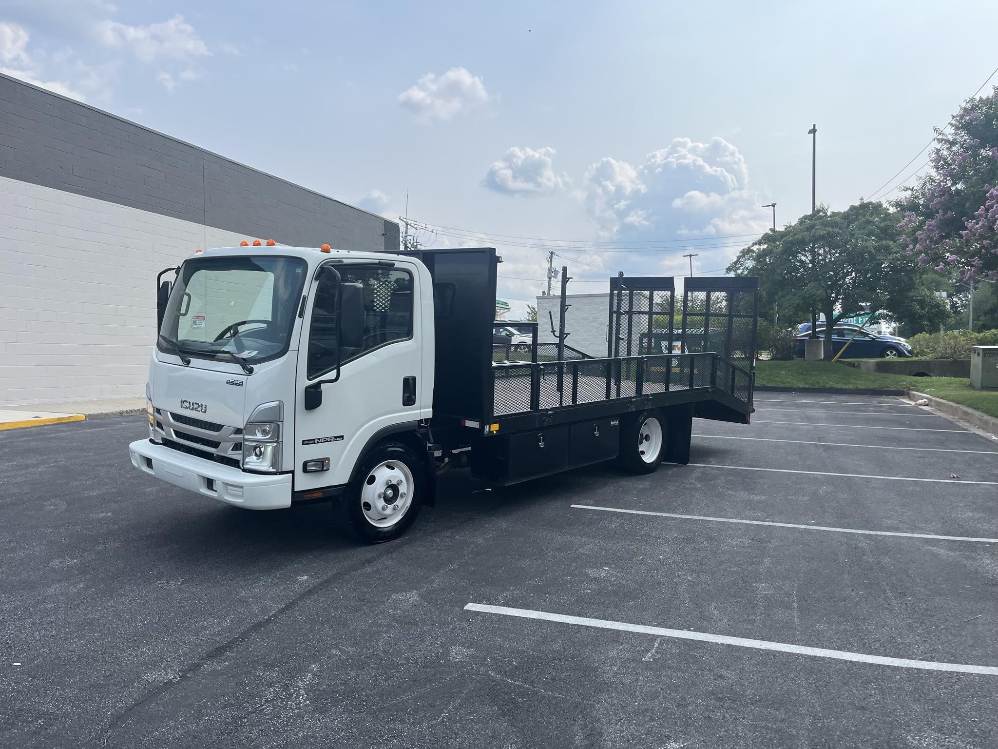 2024 Isuzu NPR HD