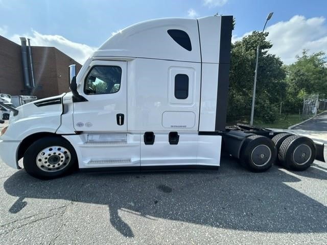 2025 Freightliner Cascadia 126