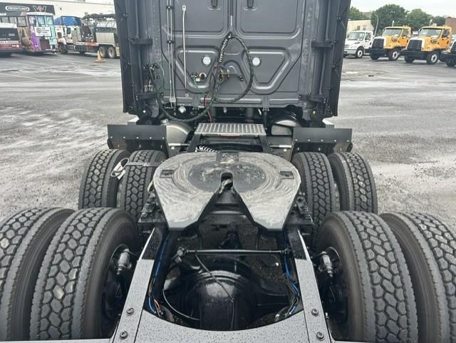 2027 Freightliner Cascadia 126