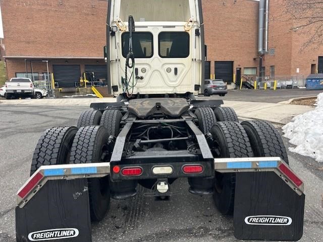 2019 Freightliner CASCADIA 126
