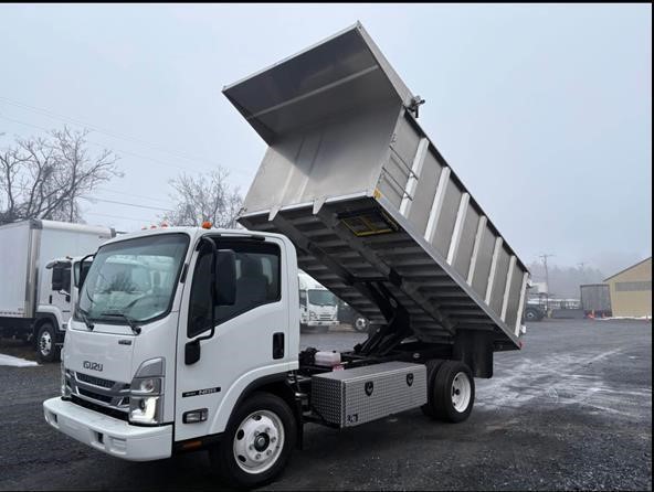 Photo of a 2025 Isuzu NRR