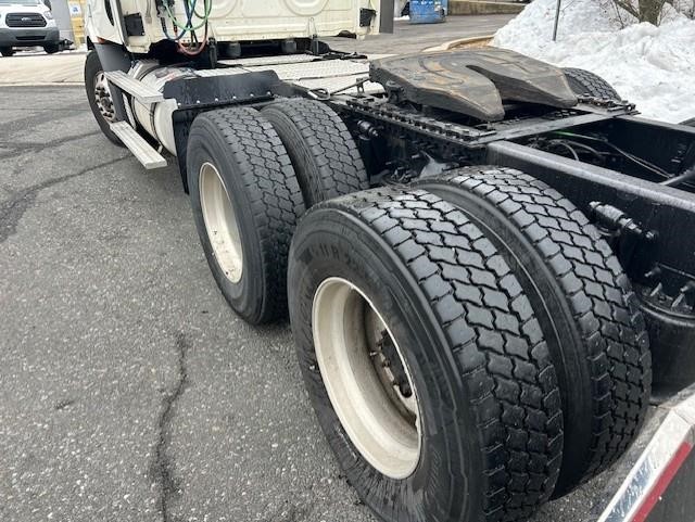 2019 Freightliner CASCADIA 126