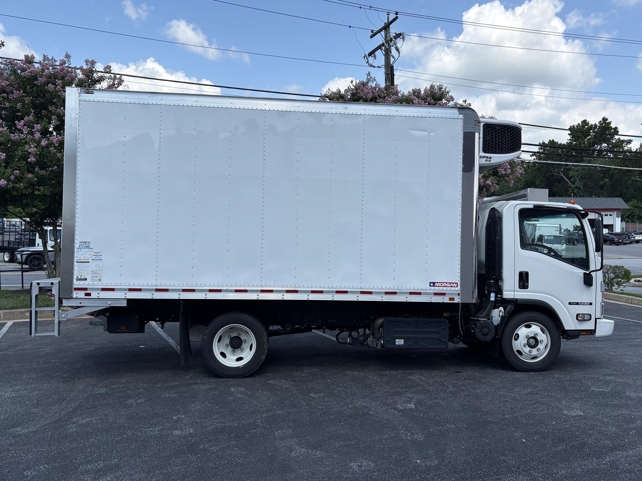 2024 Isuzu nrr