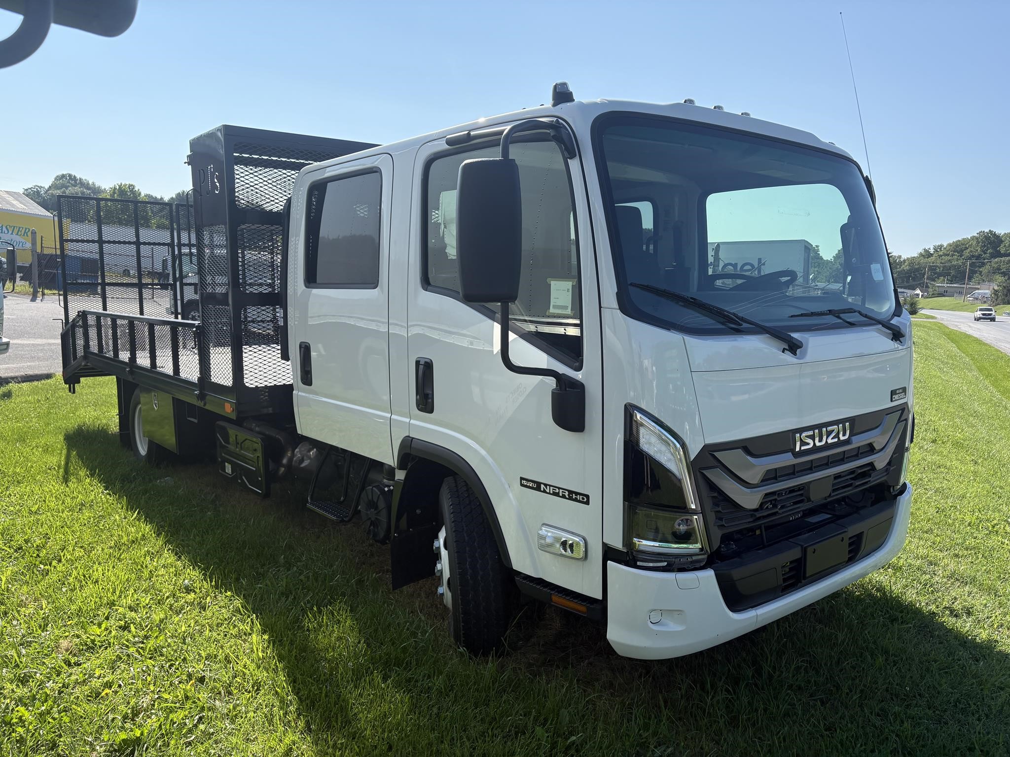 2025 Isuzu NPR HD
