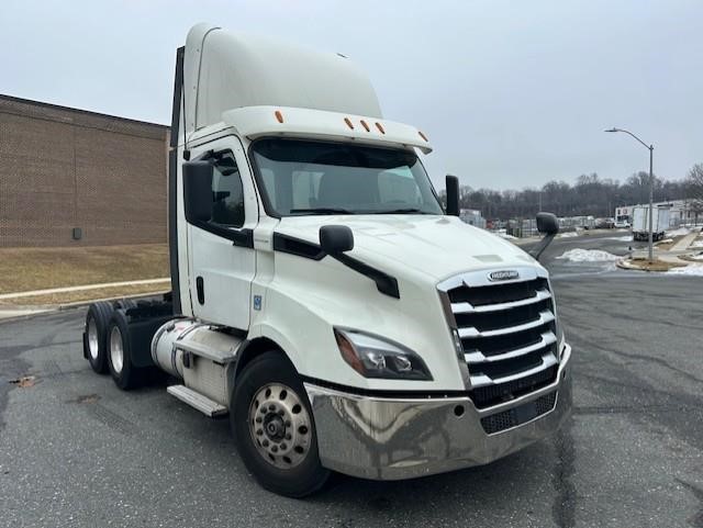 2019 Freightliner CASCADIA 126