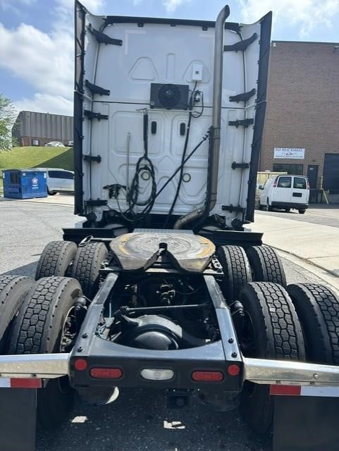 2025 Freightliner Cascadia 126