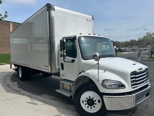 2025 Freightliner BUSINESS CLASS M2 106 PLUS
