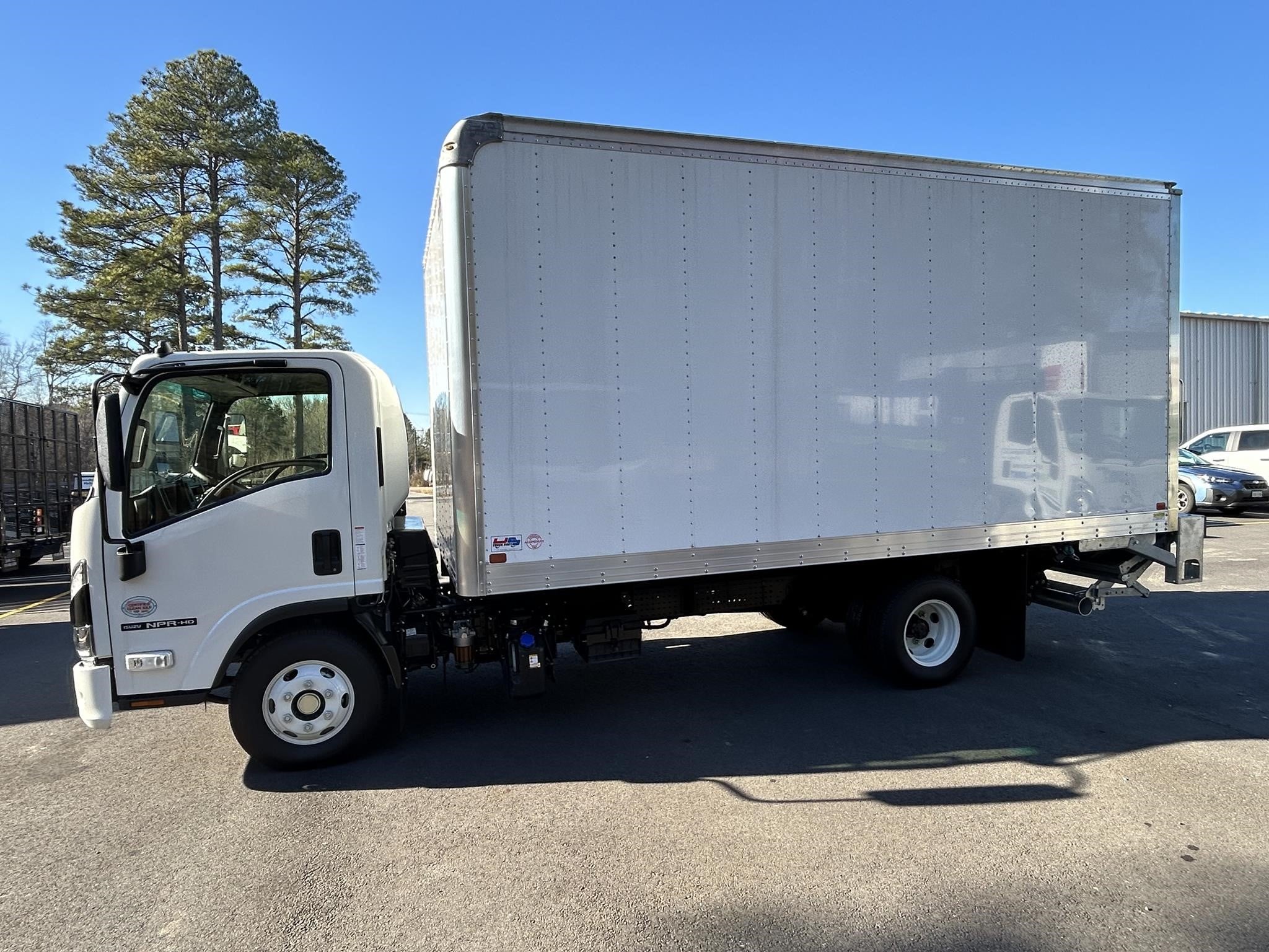 2025 Isuzu NPR HD