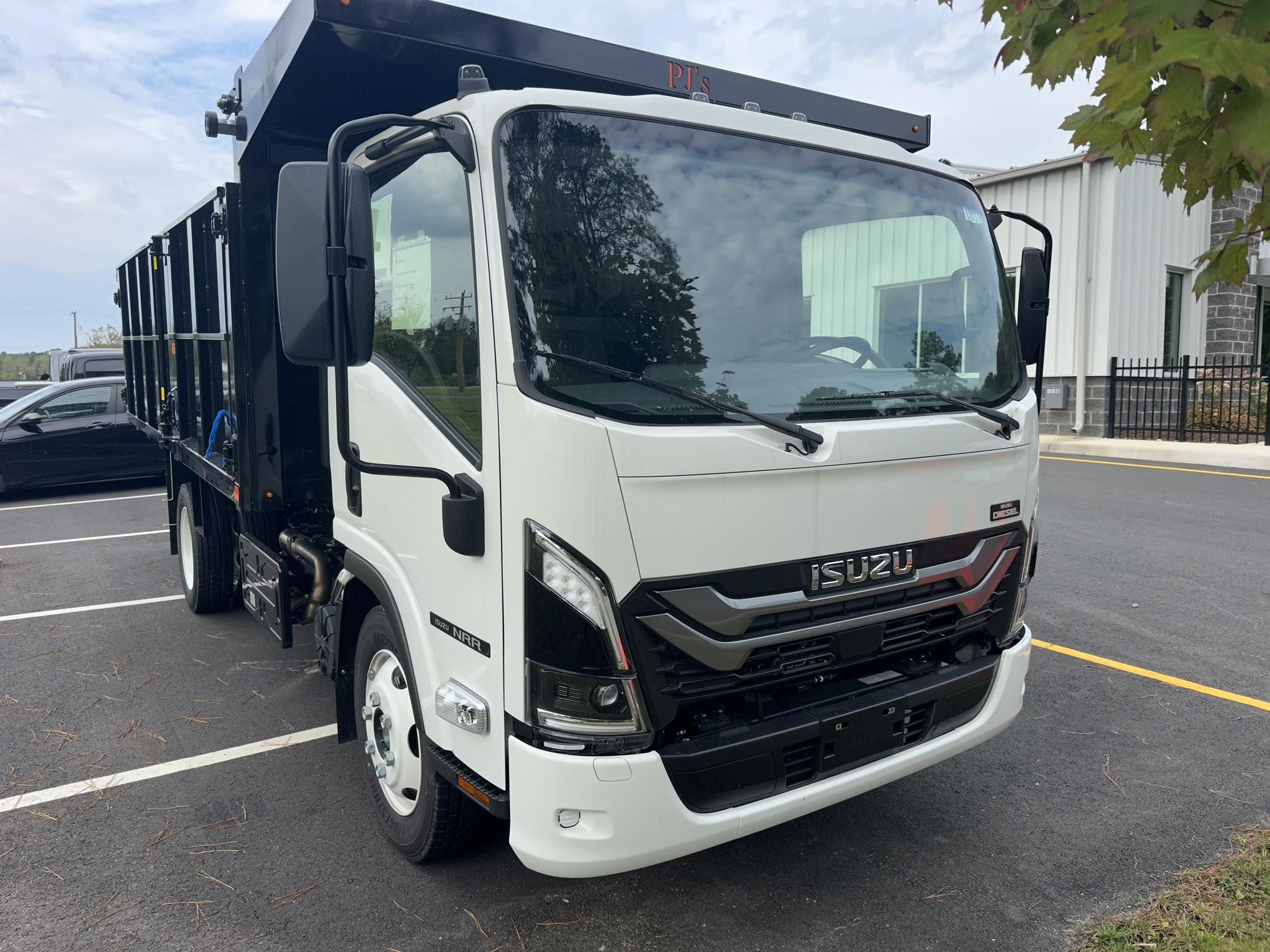 Photo of a 2025 Isuzu NRR