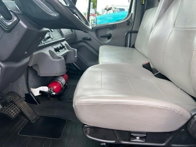 2019 Freightliner BUSINESS CLASS M2 106
