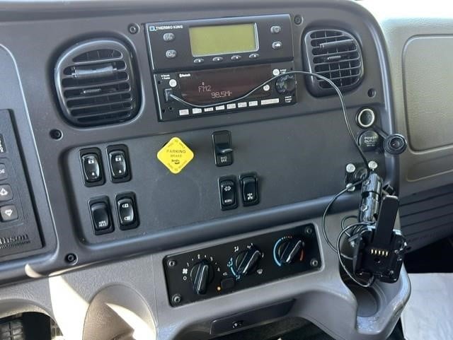 2022 Freightliner BUSINESS CLASS M2 106