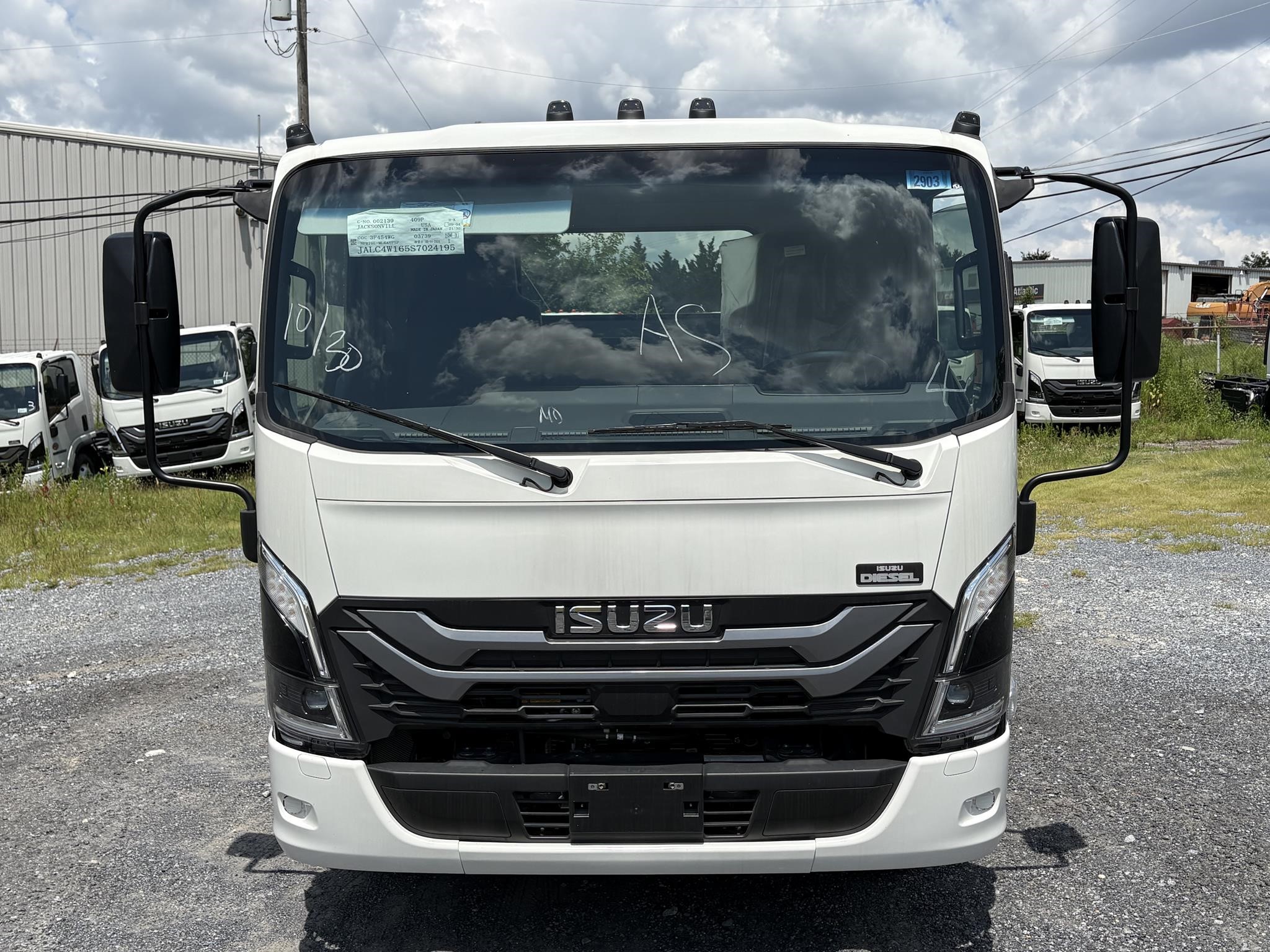 2025 Isuzu NPR HD