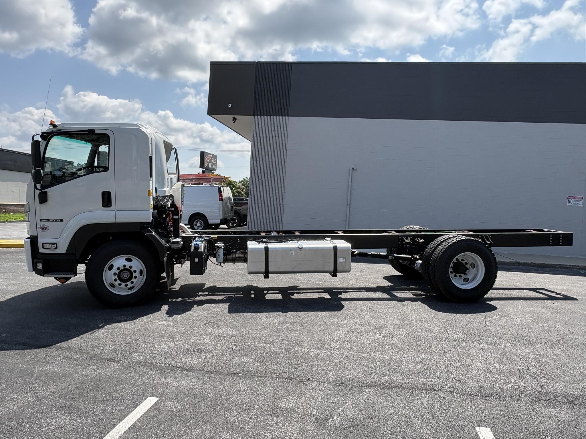 2025 Isuzu FTR