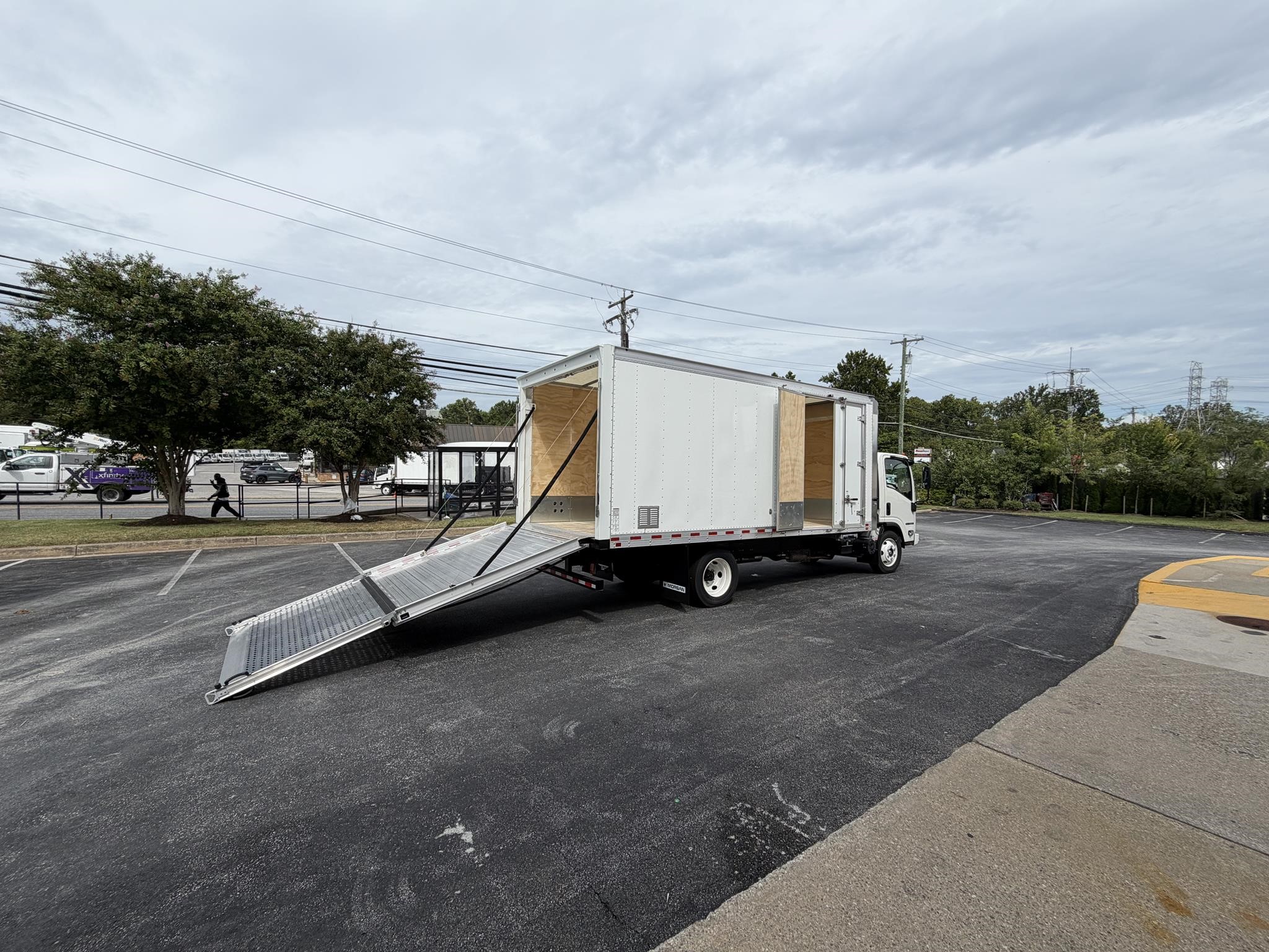 2025 Isuzu NRR