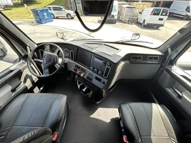 2025 Freightliner Cascadia 126