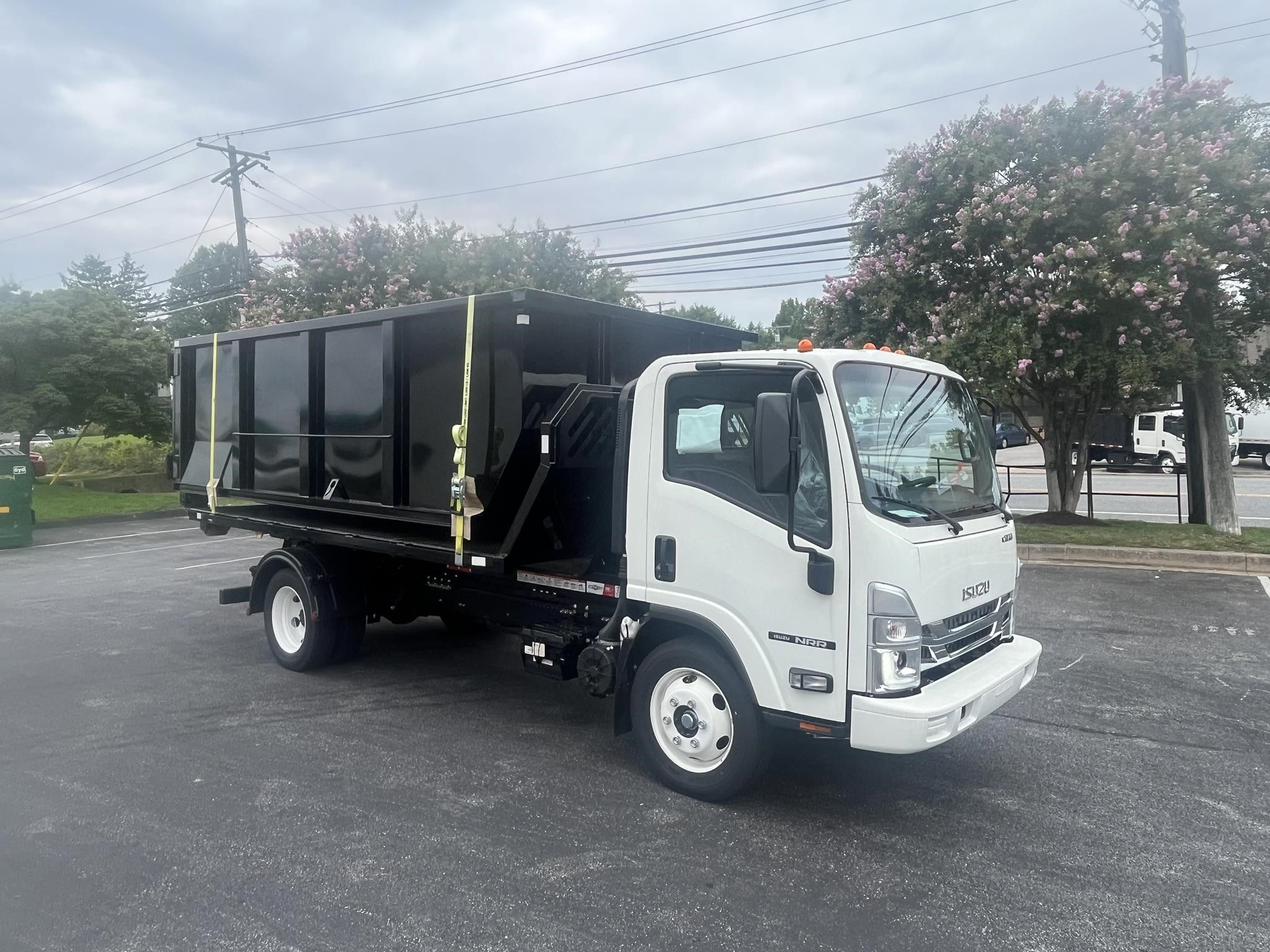 2025 Isuzu NRR