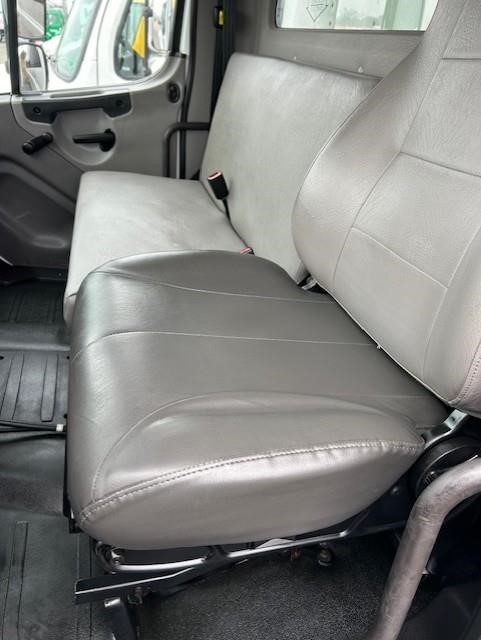 2019 Freightliner BUSINESS CLASS M2 106