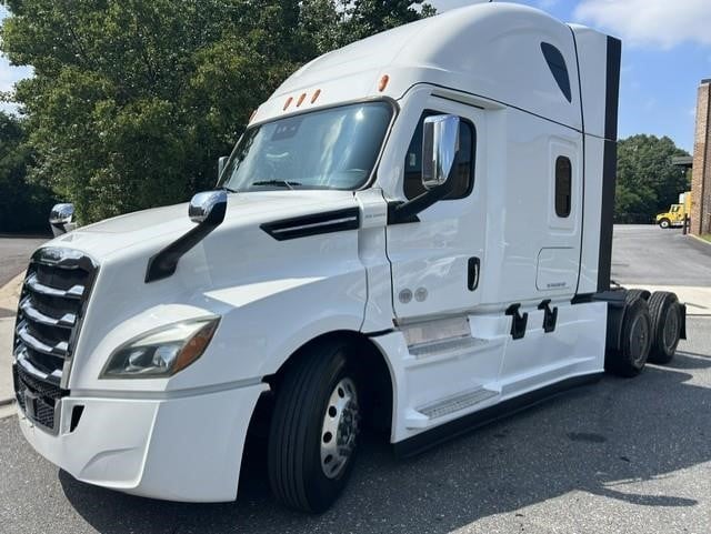 Photo of a 2025 Freightliner CASCADIA 126