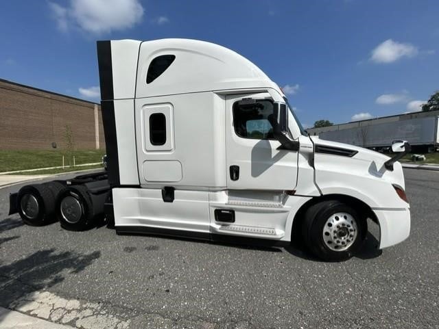 2025 Freightliner Cascadia 126