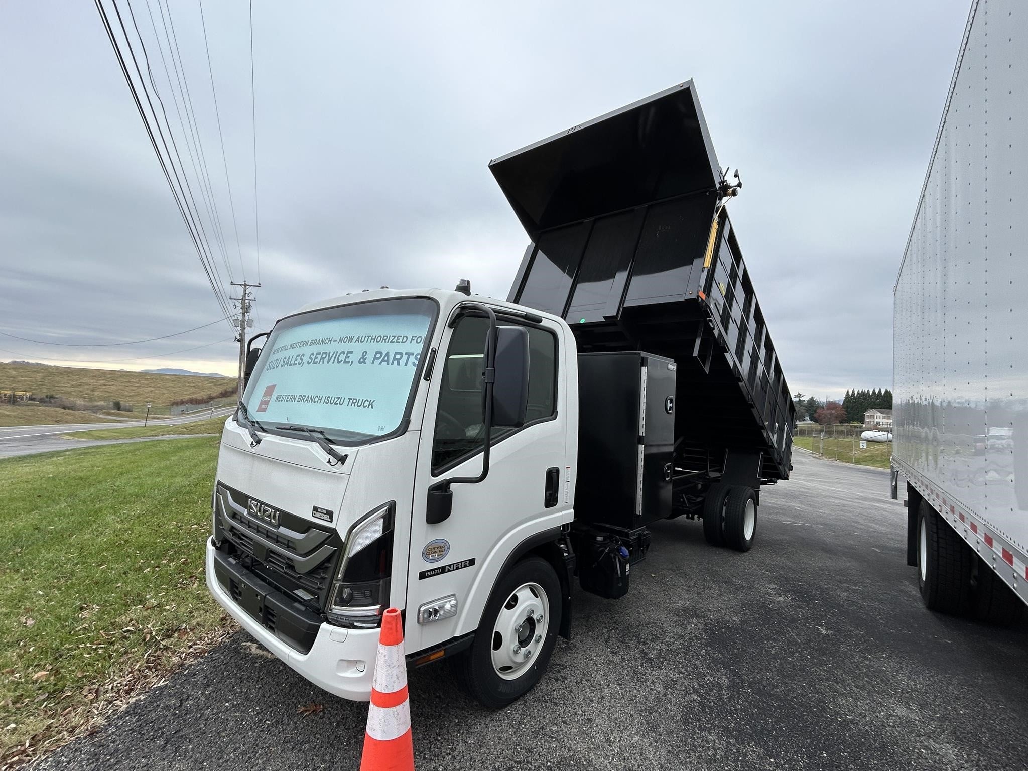 2025 Isuzu NRR
