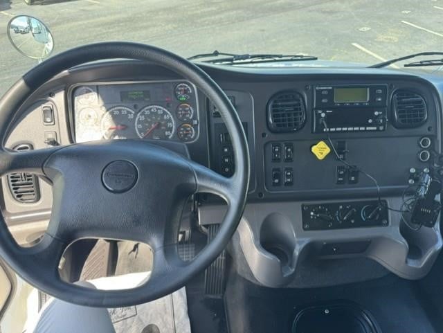 2022 Freightliner BUSINESS CLASS M2 106