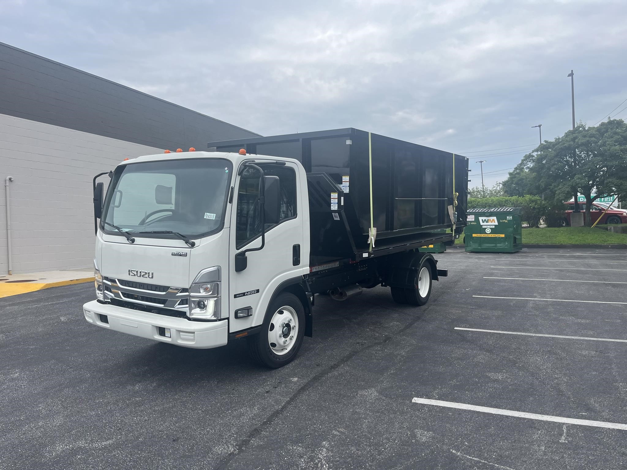2025 Isuzu NRR