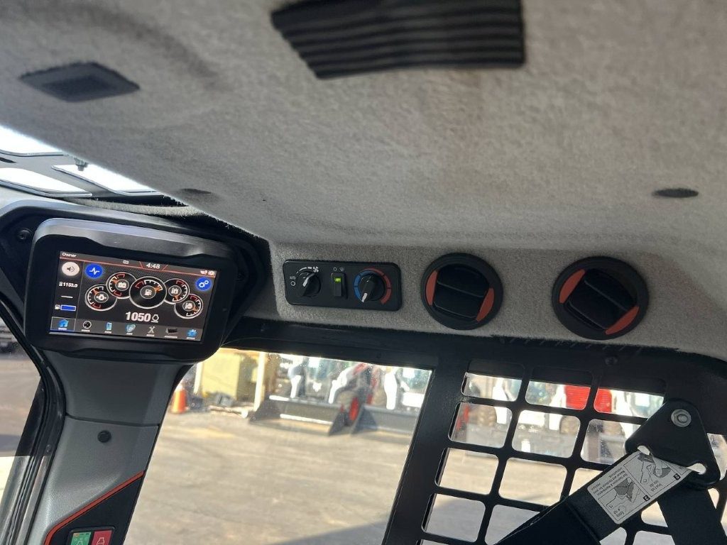 2022 Bobcat T76