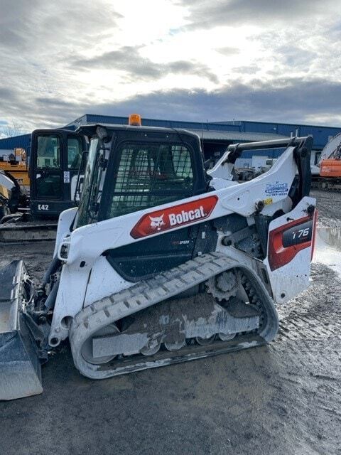 2022 Bobcat T76