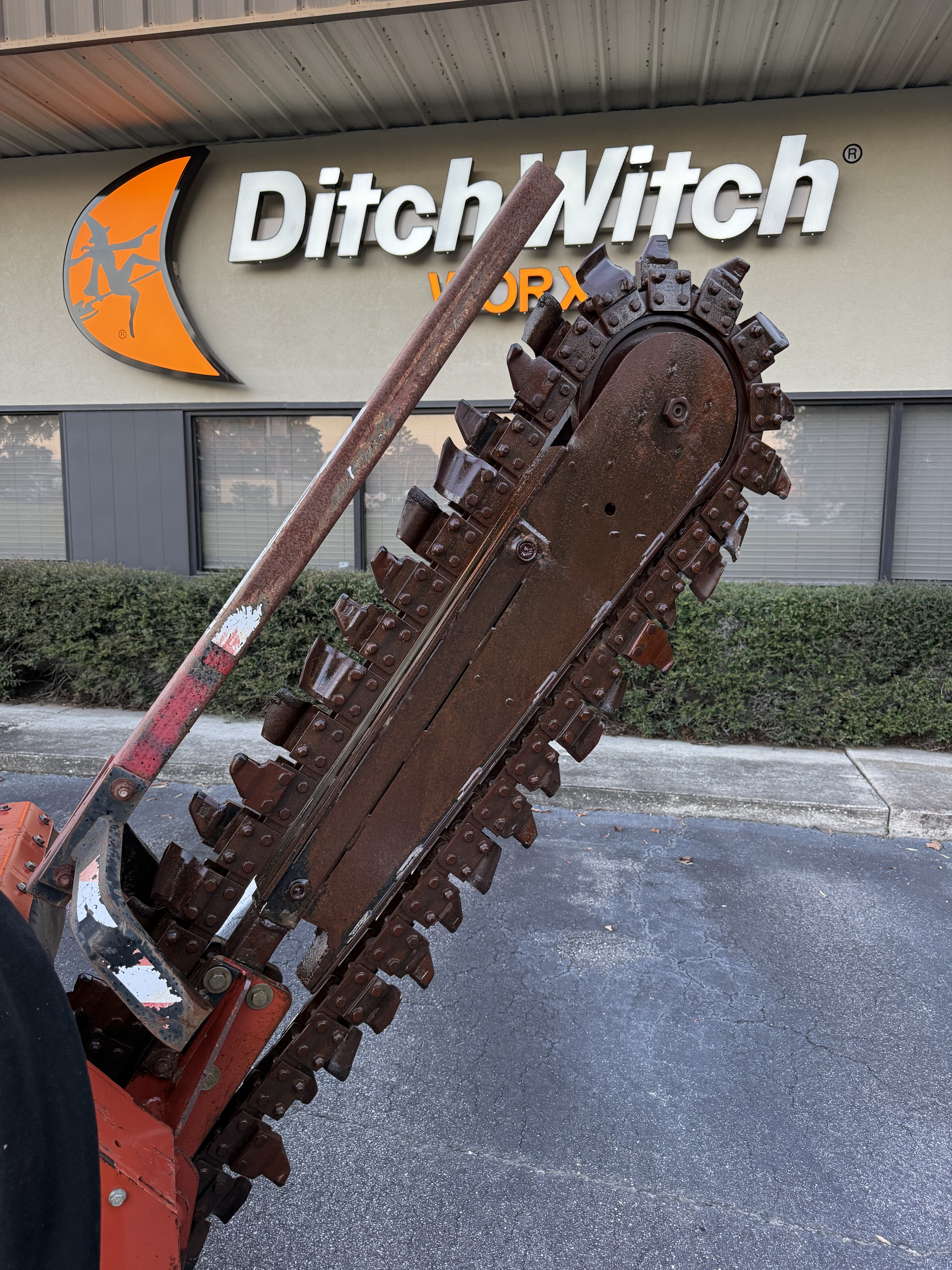2016 Ditch Witch RT45 WITH H313 CENTERLINE DIGGING ATTACHMENT, 4-WAY BACKFILL BLADE.