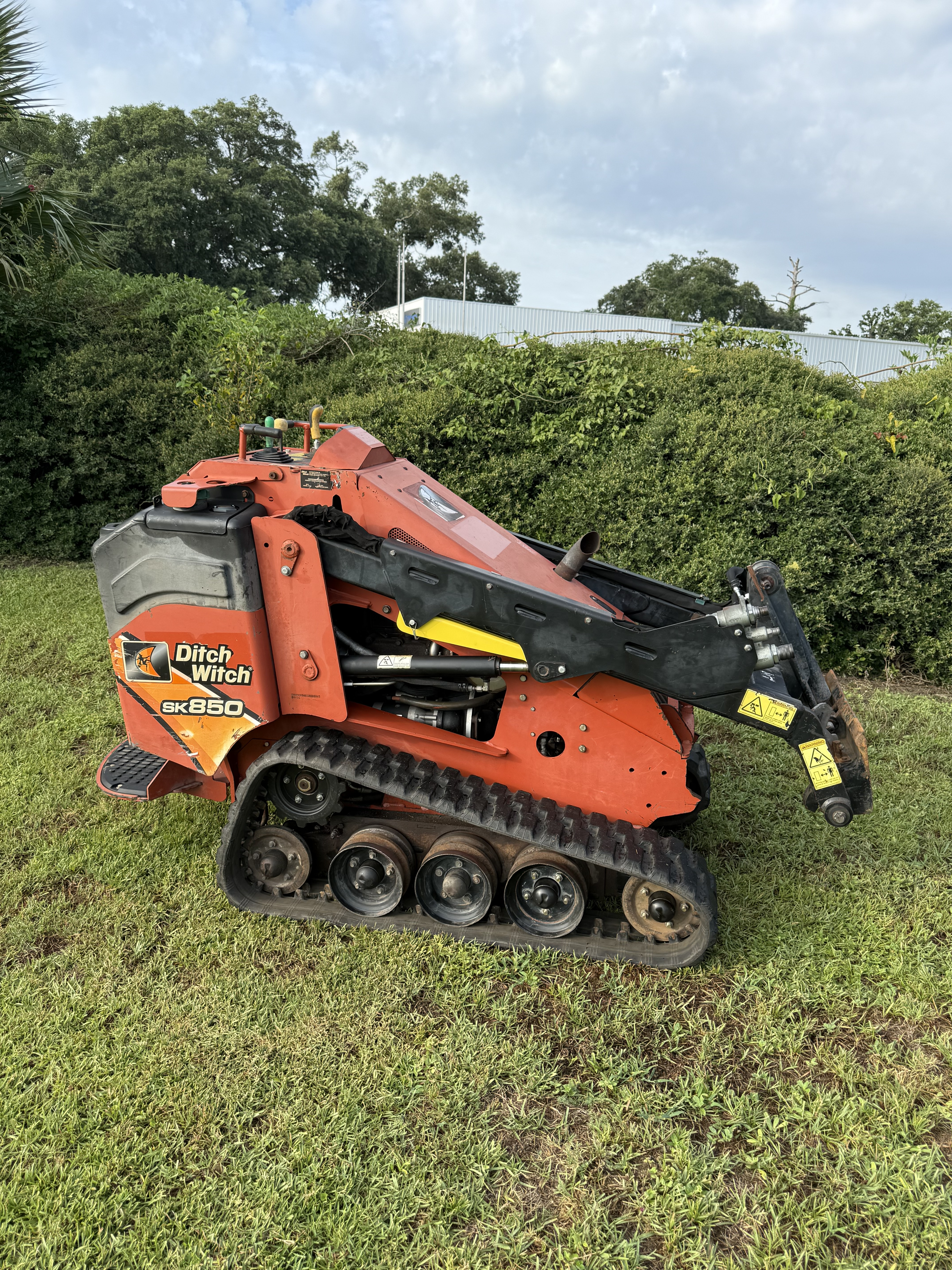 2016 Ditch Witch SK850 Wide Track 42 in., Single Joy Stick