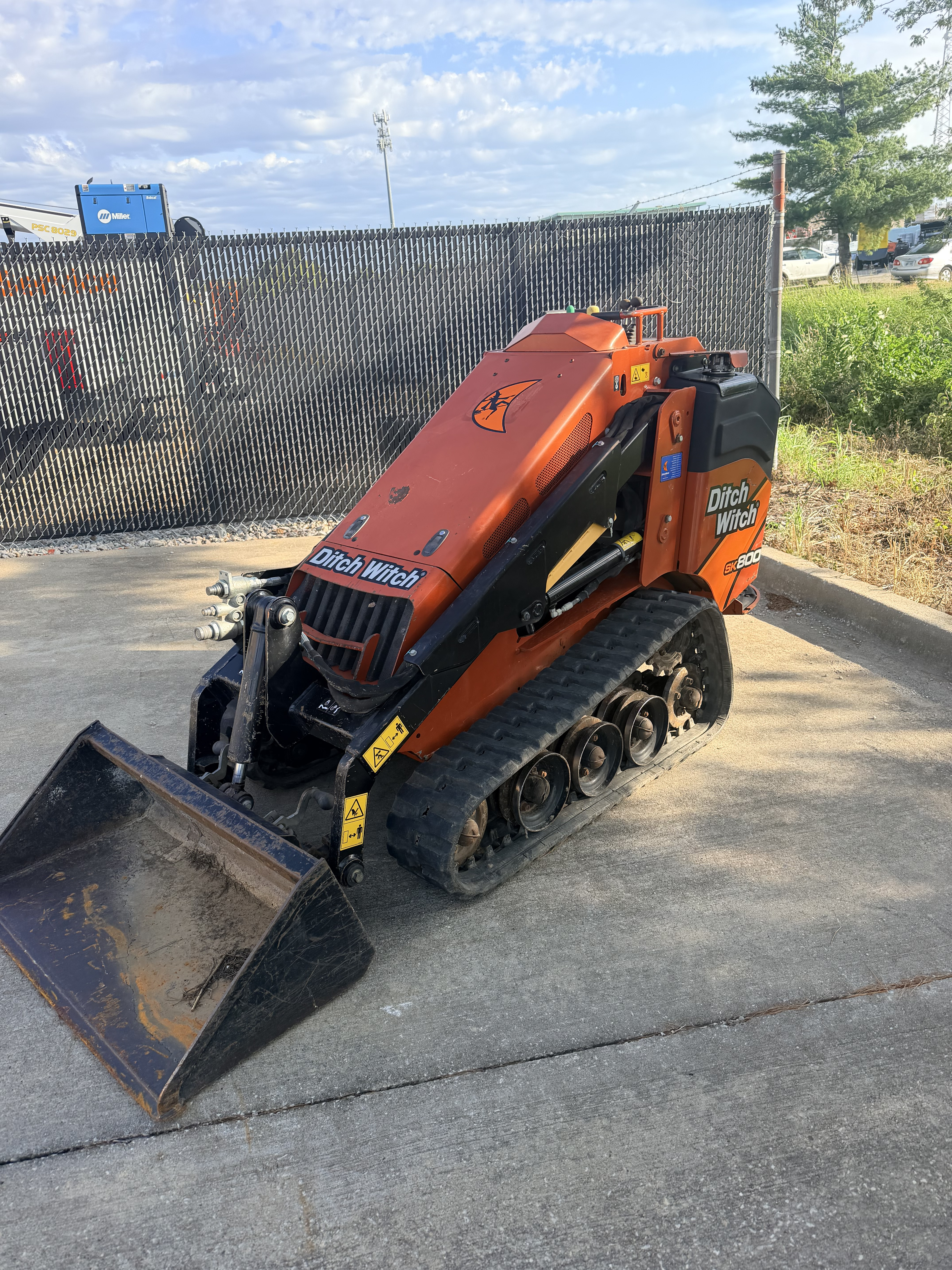 2017 Ditch Witch SK800 with 42 in. smooth bucket. Tracks in good condition. Dual stick ground drive. New pump and ground