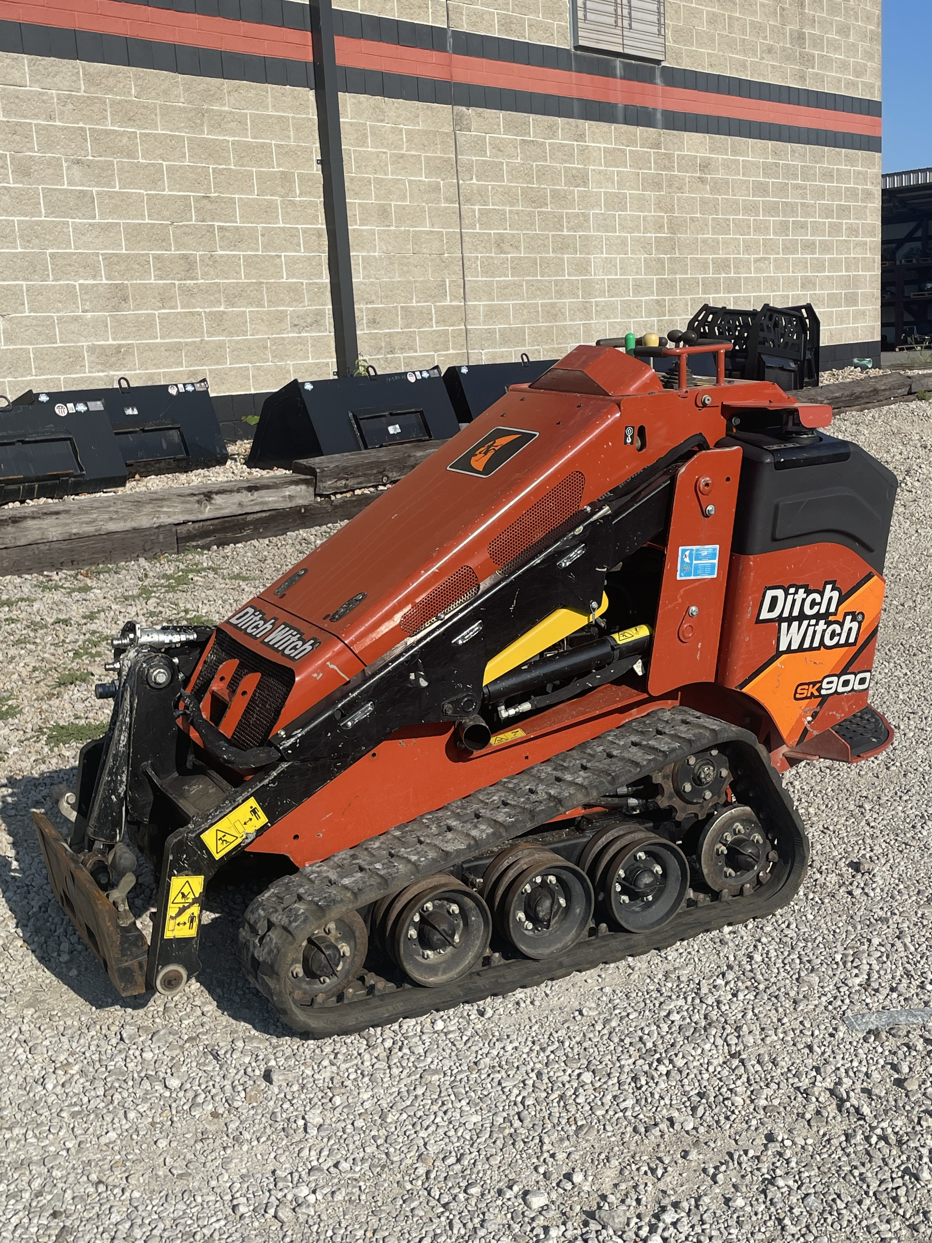 2022 Ditch Witch SK900 wide track, duel lever ground drives
