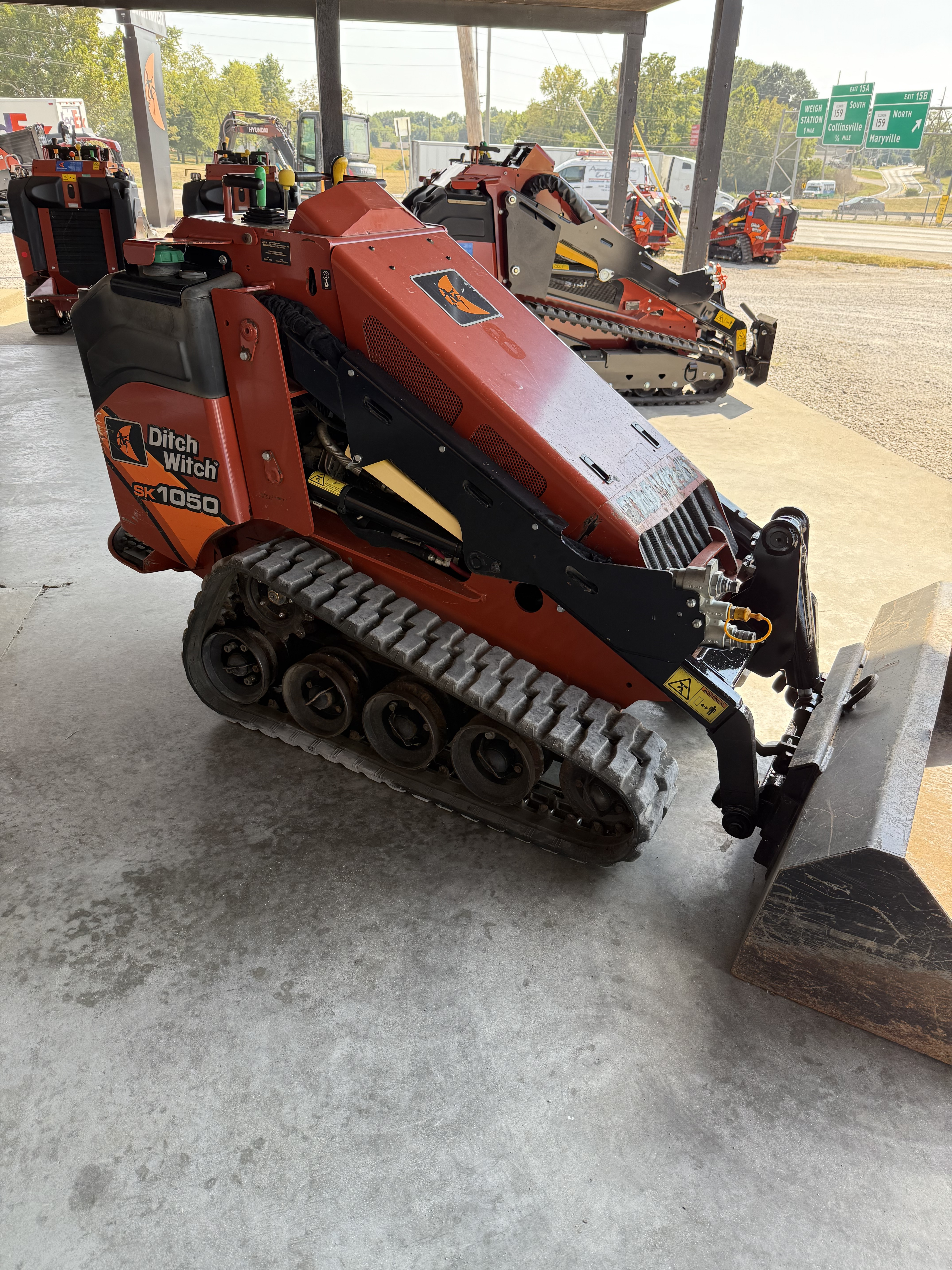 2018 Ditch Witch SK1050, new pump and drive motors