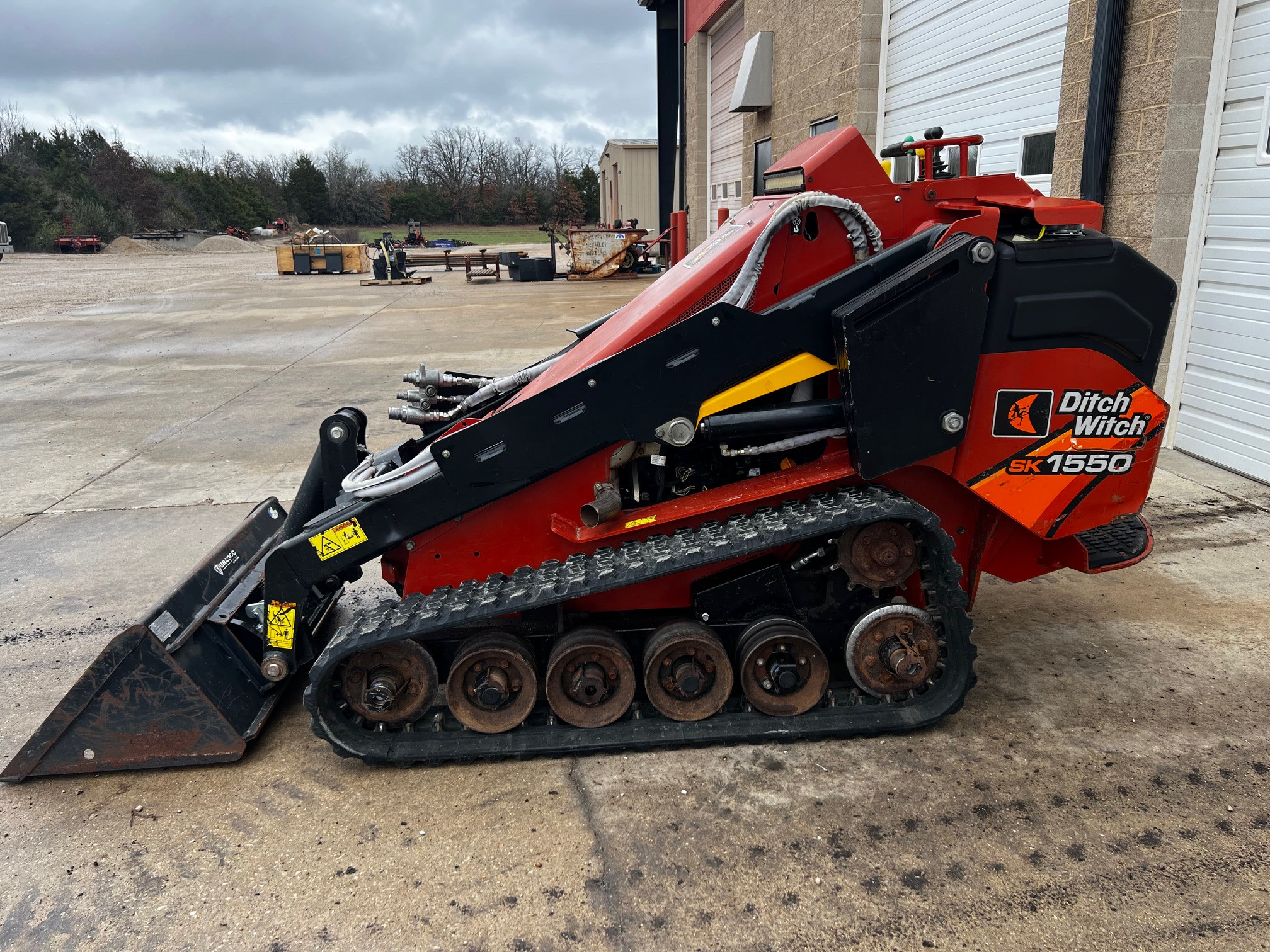 2018 Ditch Witch SK1550 with bucket, weight kit, new tracks