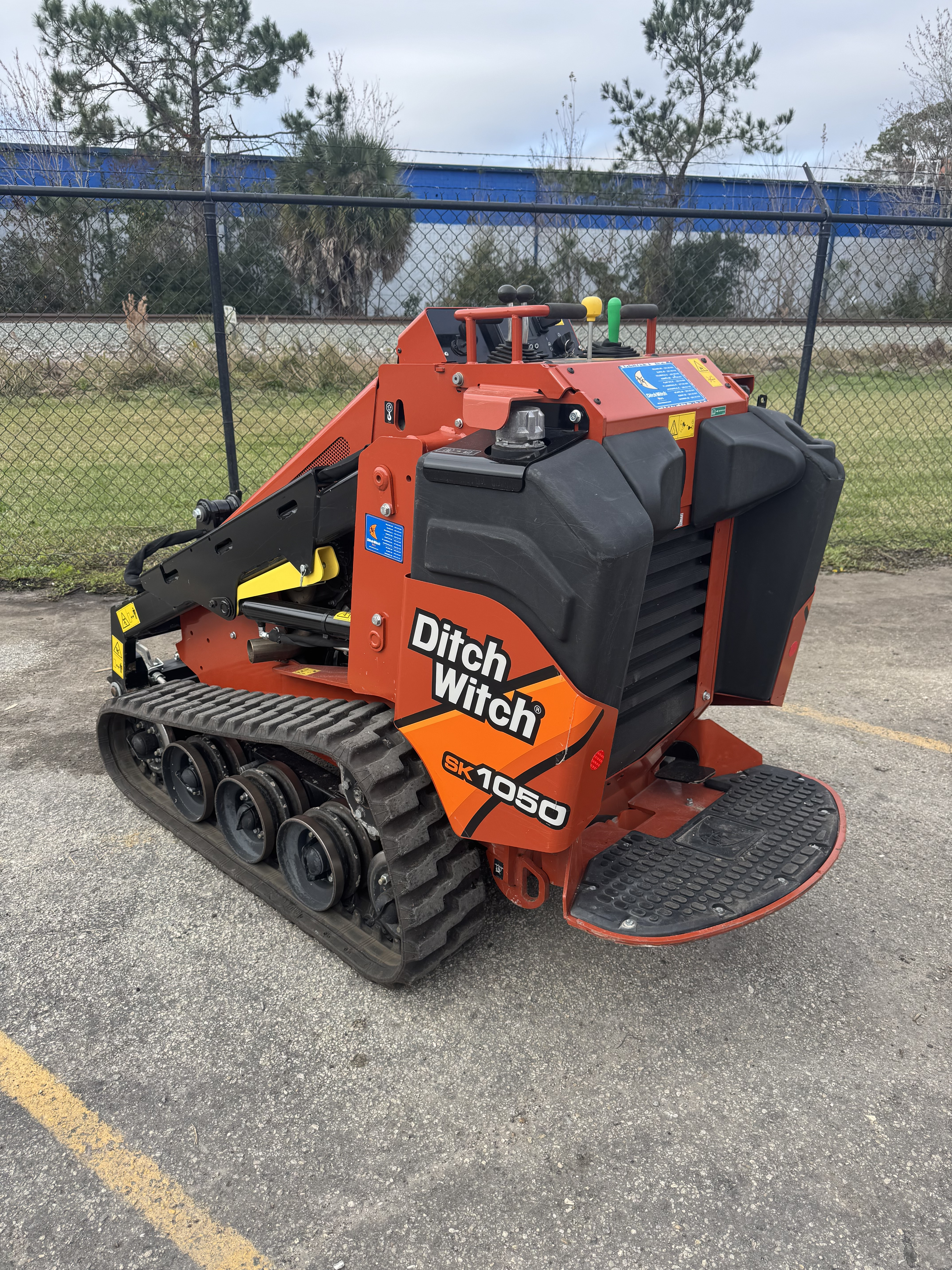 2025 Ditch Witch SK1050 with only 89 hours. Nearly new condition.All initial service completed at dealership. Warrant