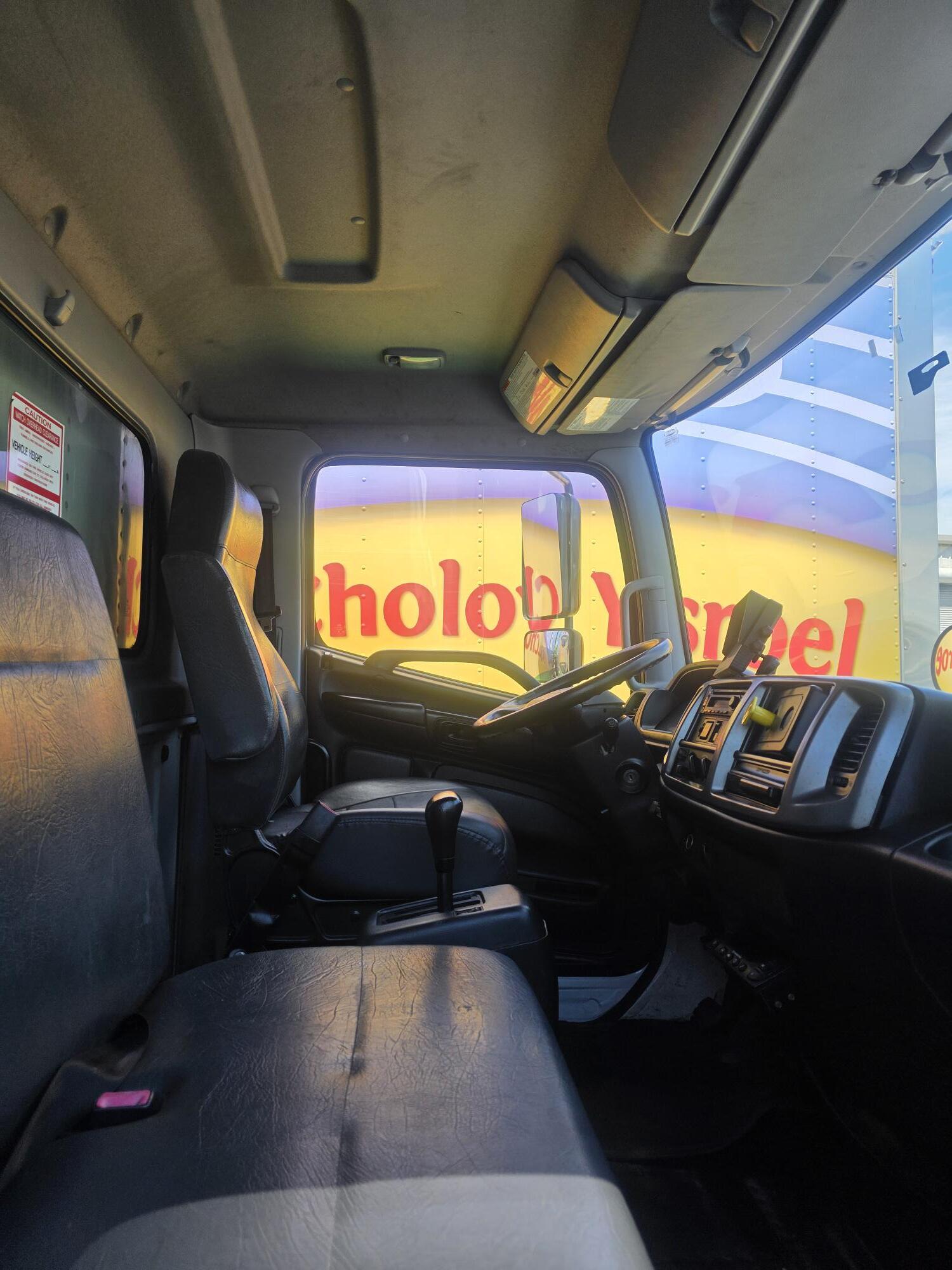 2017 Hino HINO 338