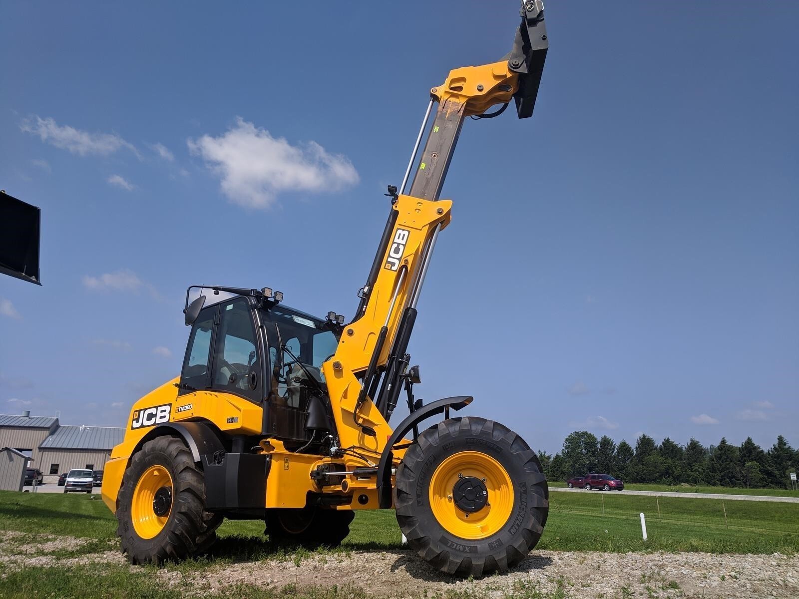 2025 JCB TM320