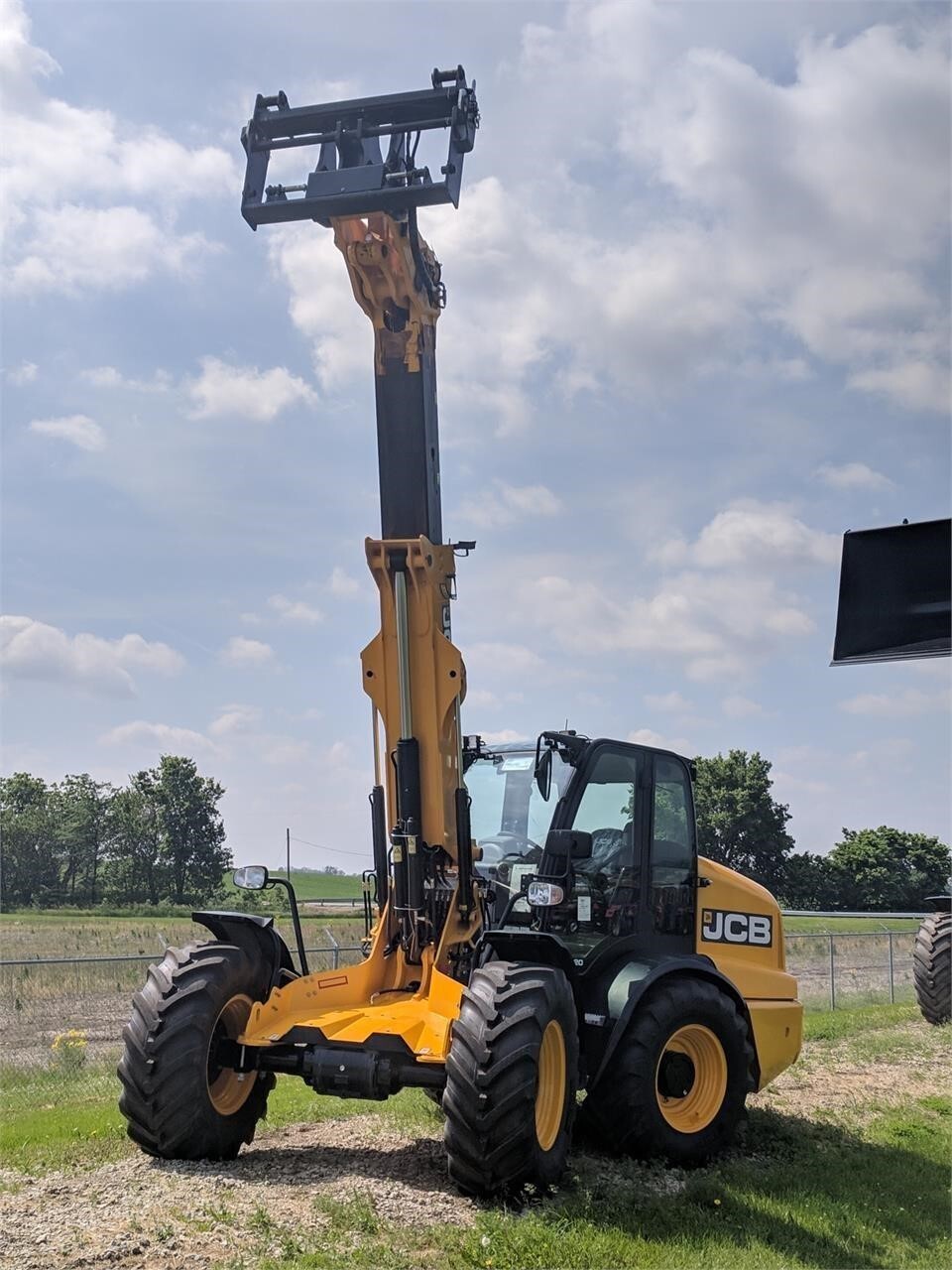 2025 JCB TM320 AGRI