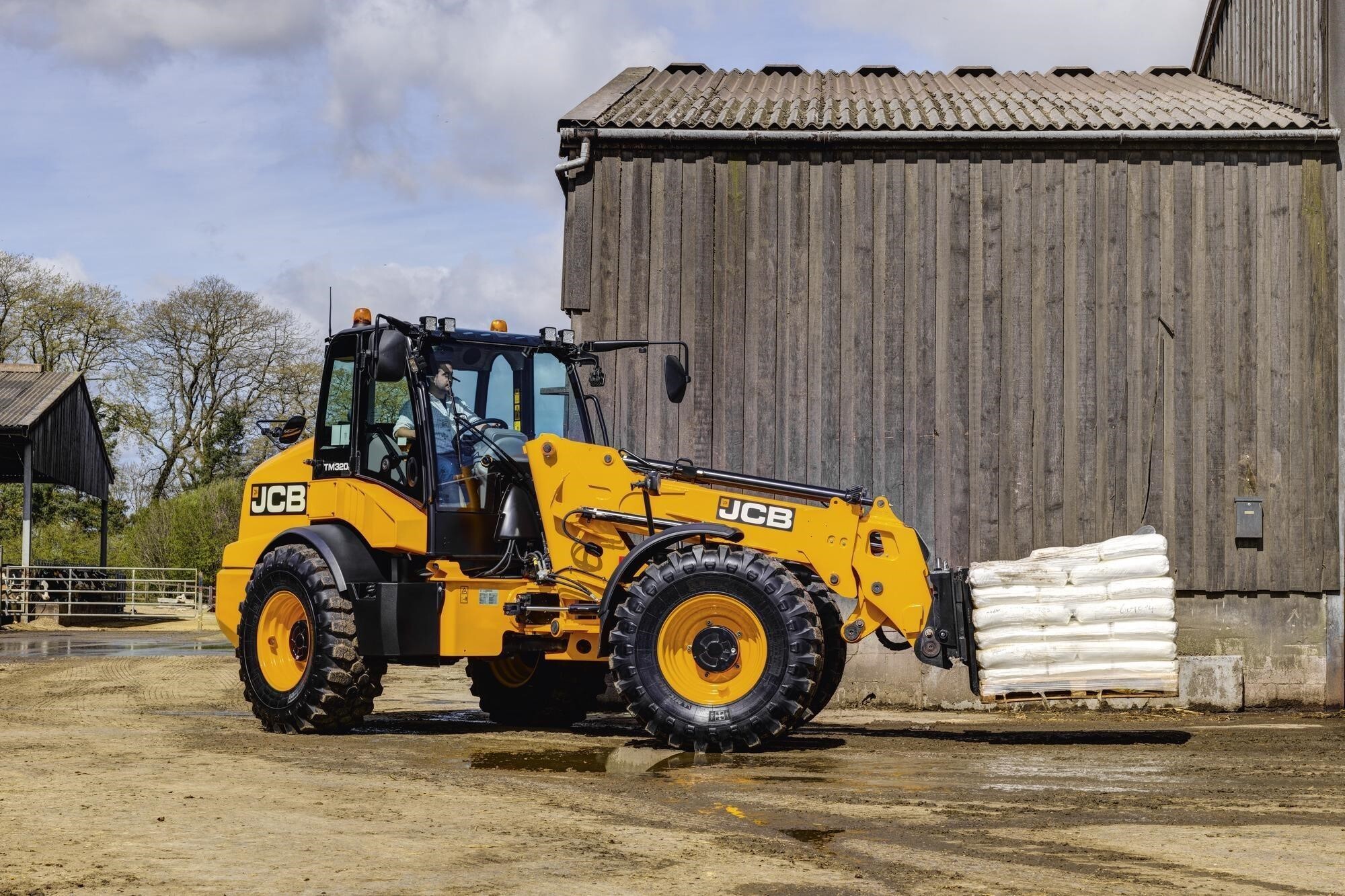 2025 JCB TM320 AGRI