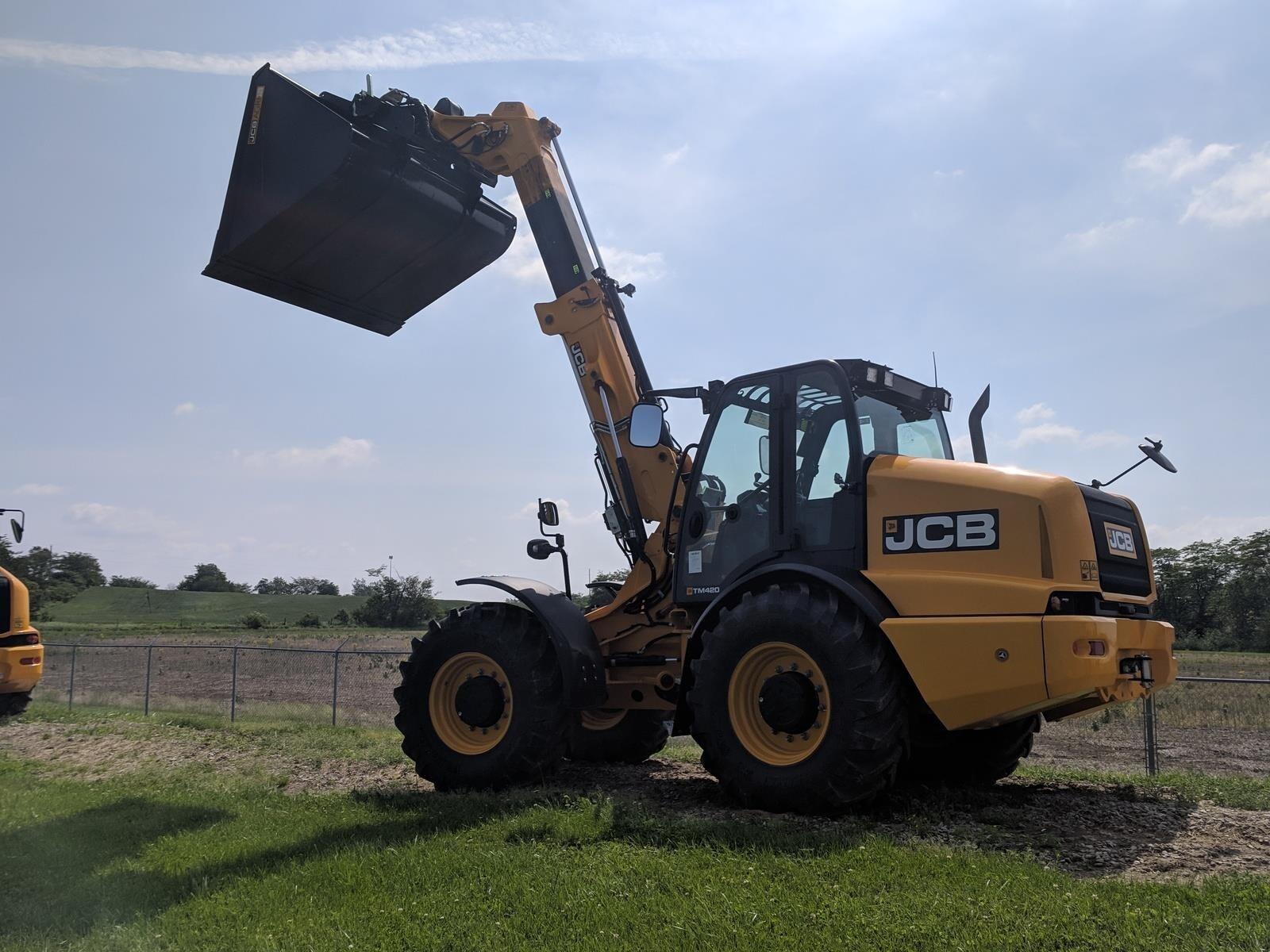 2025 JCB TM420 AGRI