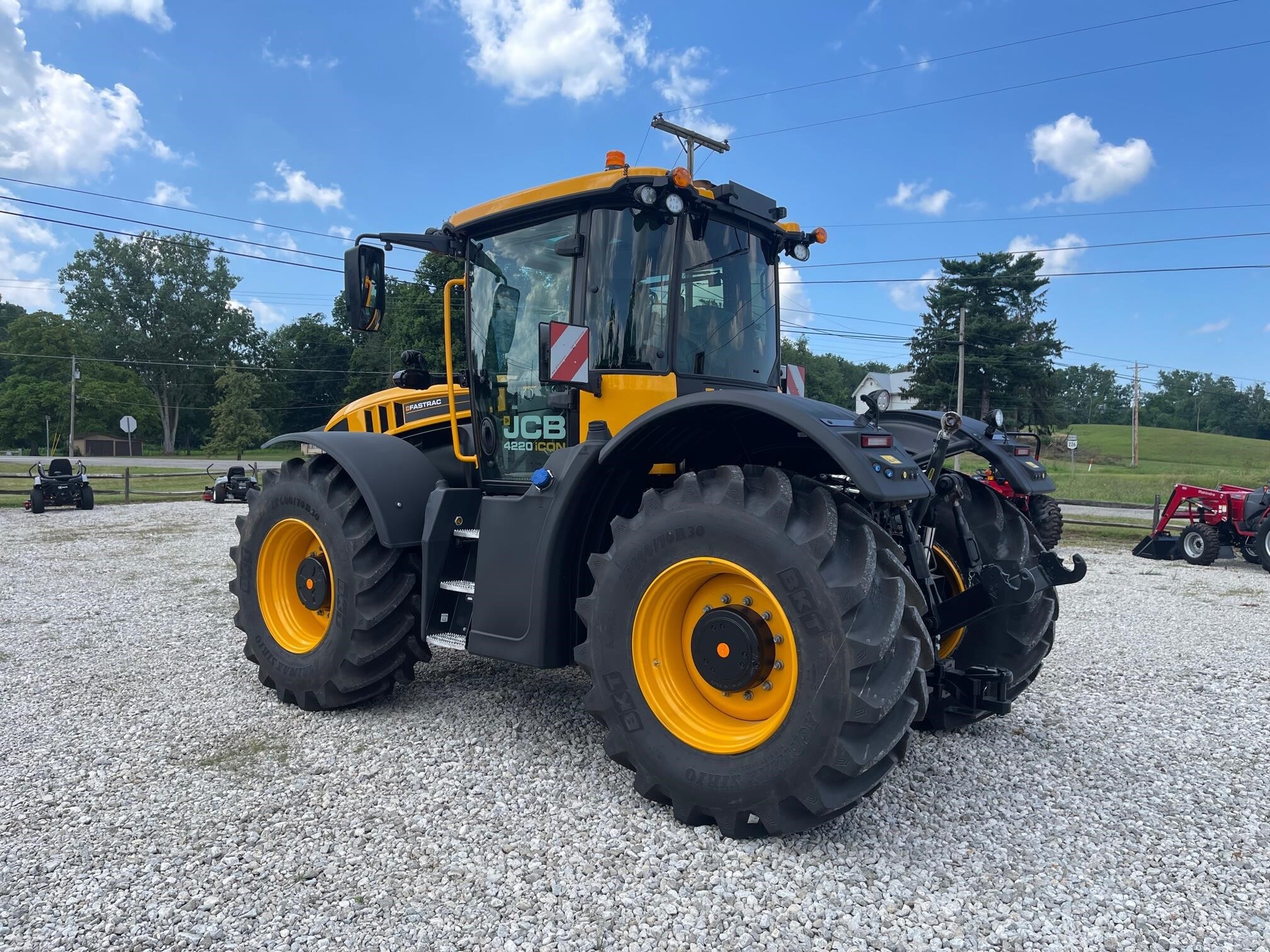 2025 JCB Fastrac 4220