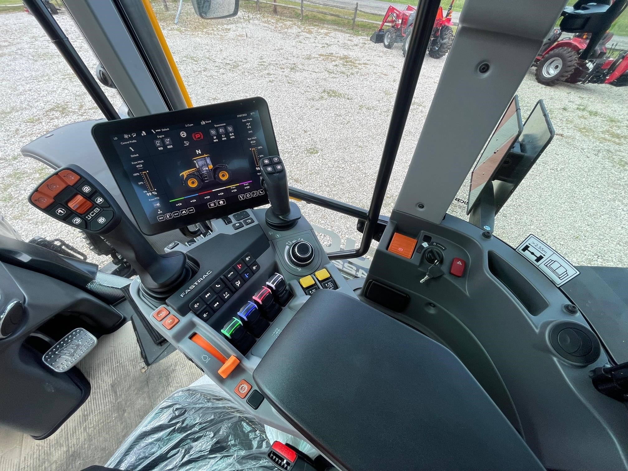 2025 JCB Fastrac 4220