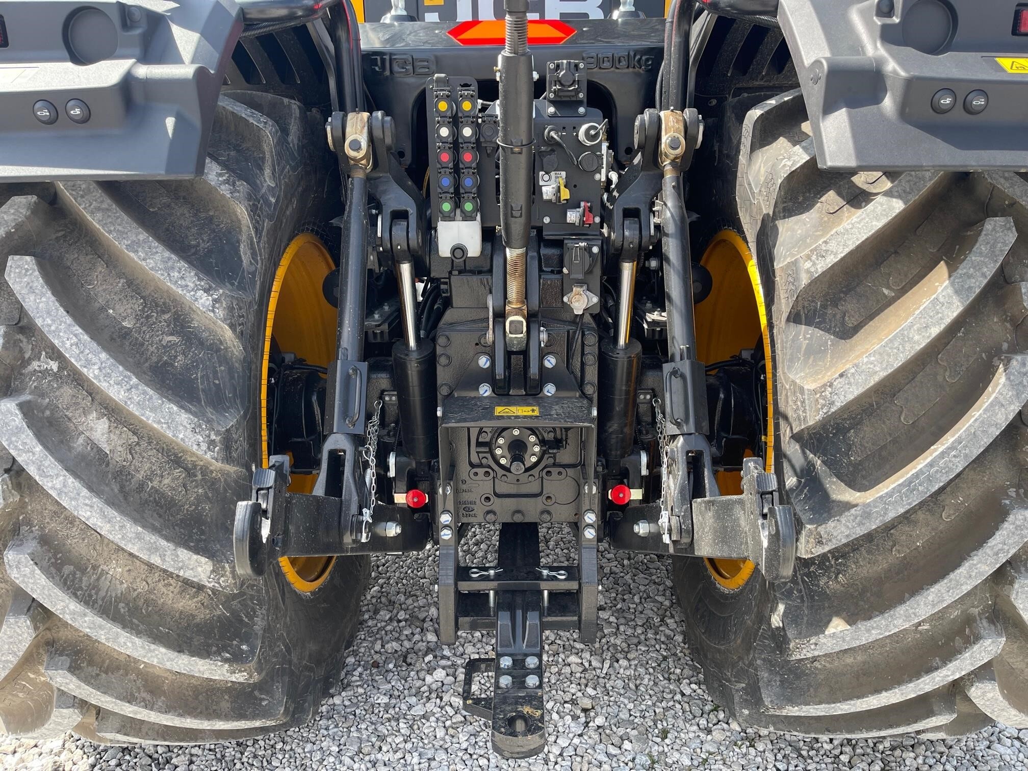 2025 JCB FASTRAC 8330